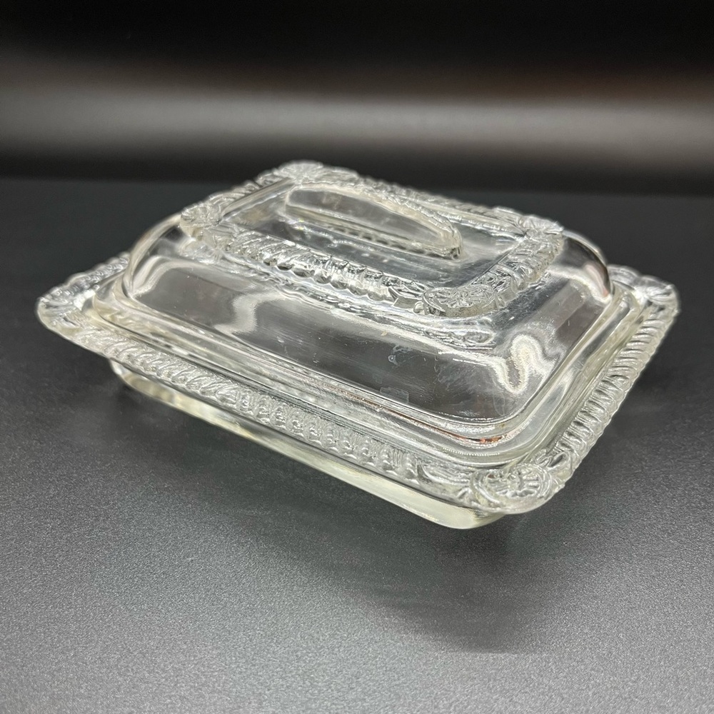 Sweet Vintage Covered Glass Trinket Dish - Picture 1 of 6